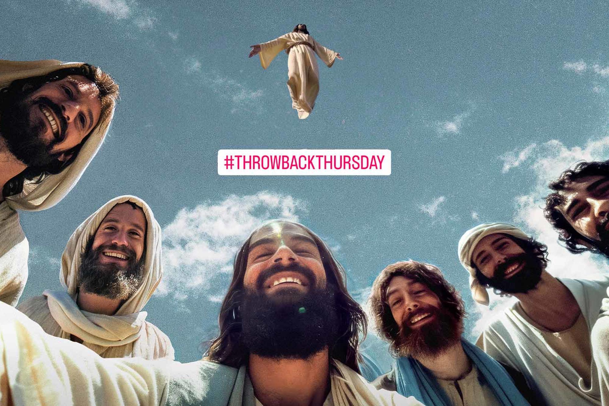 Illustration/AI-bild av Jesu lärjungar i förgrunden som leende ser in i kameran - i bakgrunden syns Jesus stiga upp till himlen. Kristi himmelsfärds dag