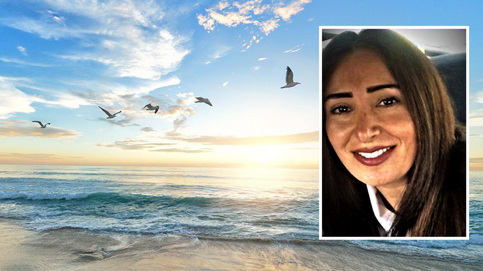 Till vänster: En sandstrand med några fåglar som flyger ovanför havet. Till höger: Porträttbild av Katherine Tepsi.