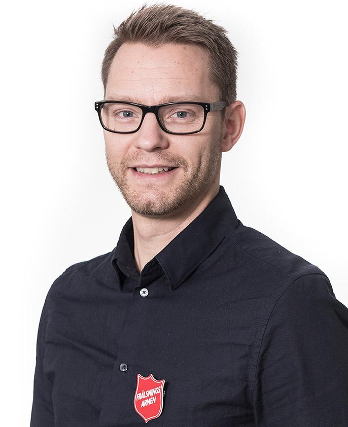Porträttbild av Christian Lerne som är enhetsledare för internationellt bistånd på Frälsningsarmén i Sverige.