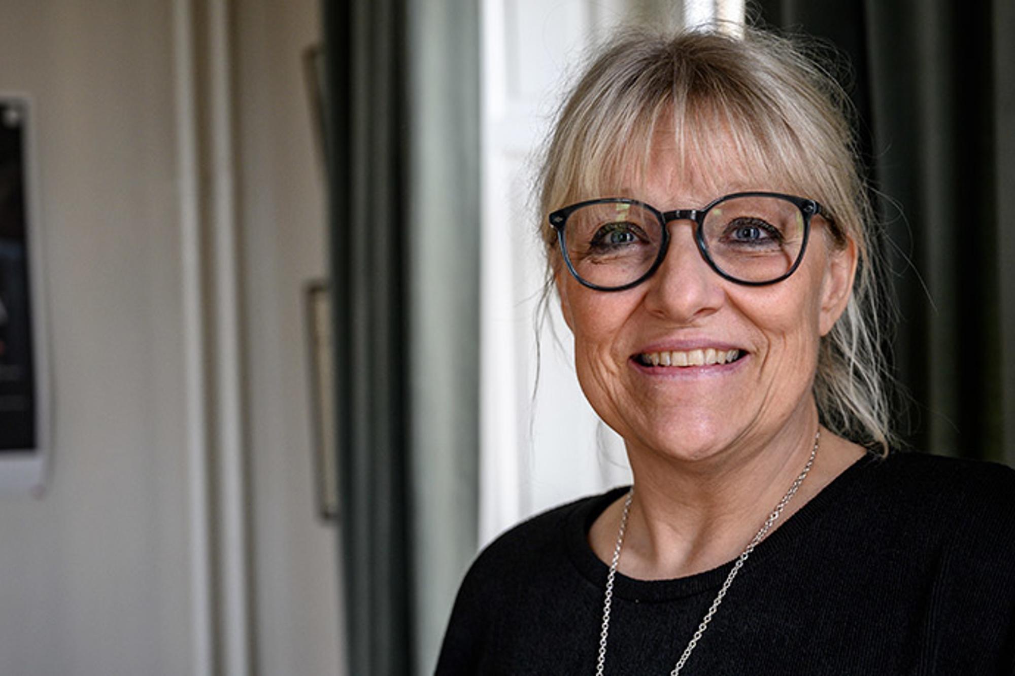 Ingela Sagman som är verksamhetschef på Frälsningsarméns akutboende Lilla Bommen och Nylösegården. Hon ler mot kameran.