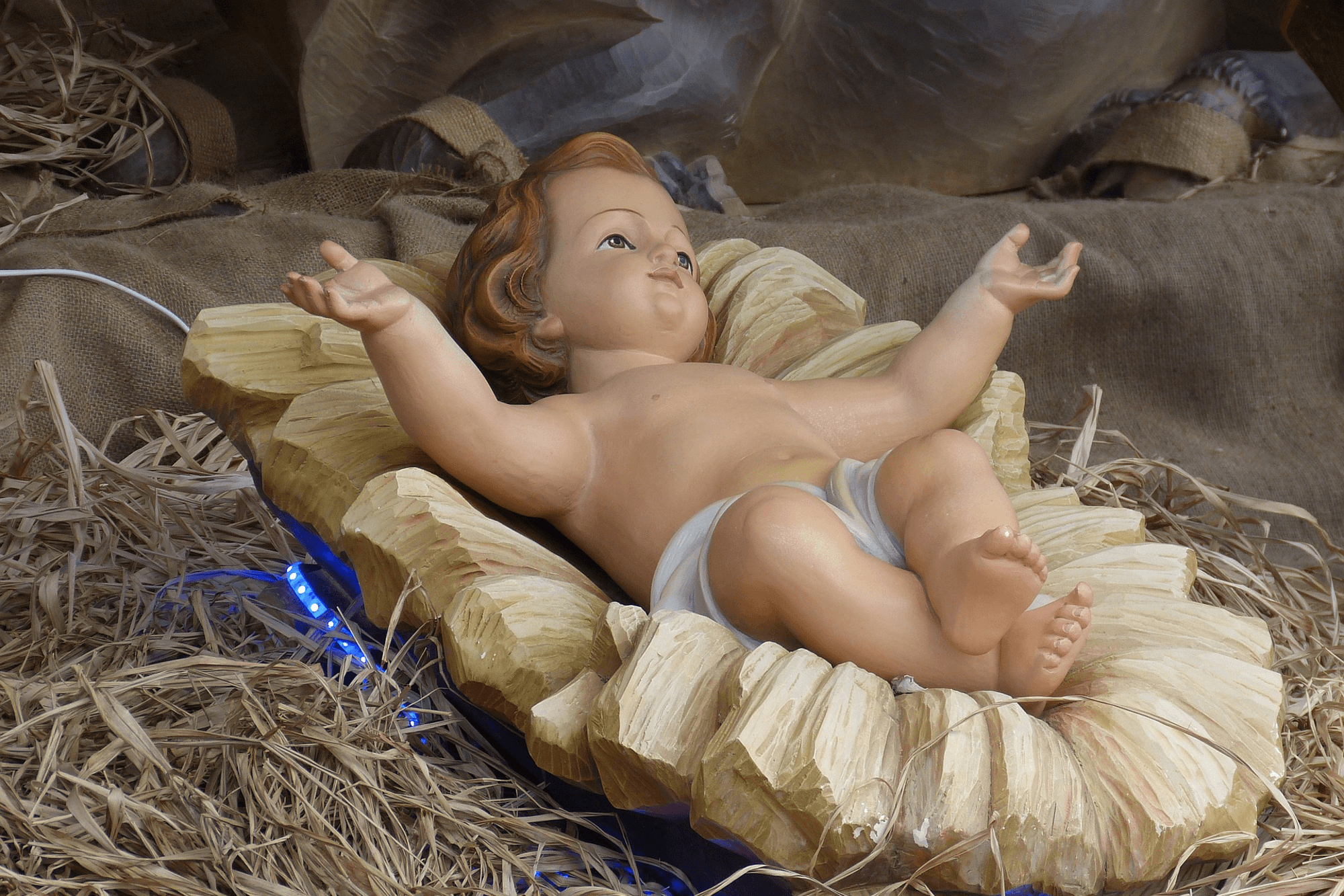Jesusbarn i en krubba